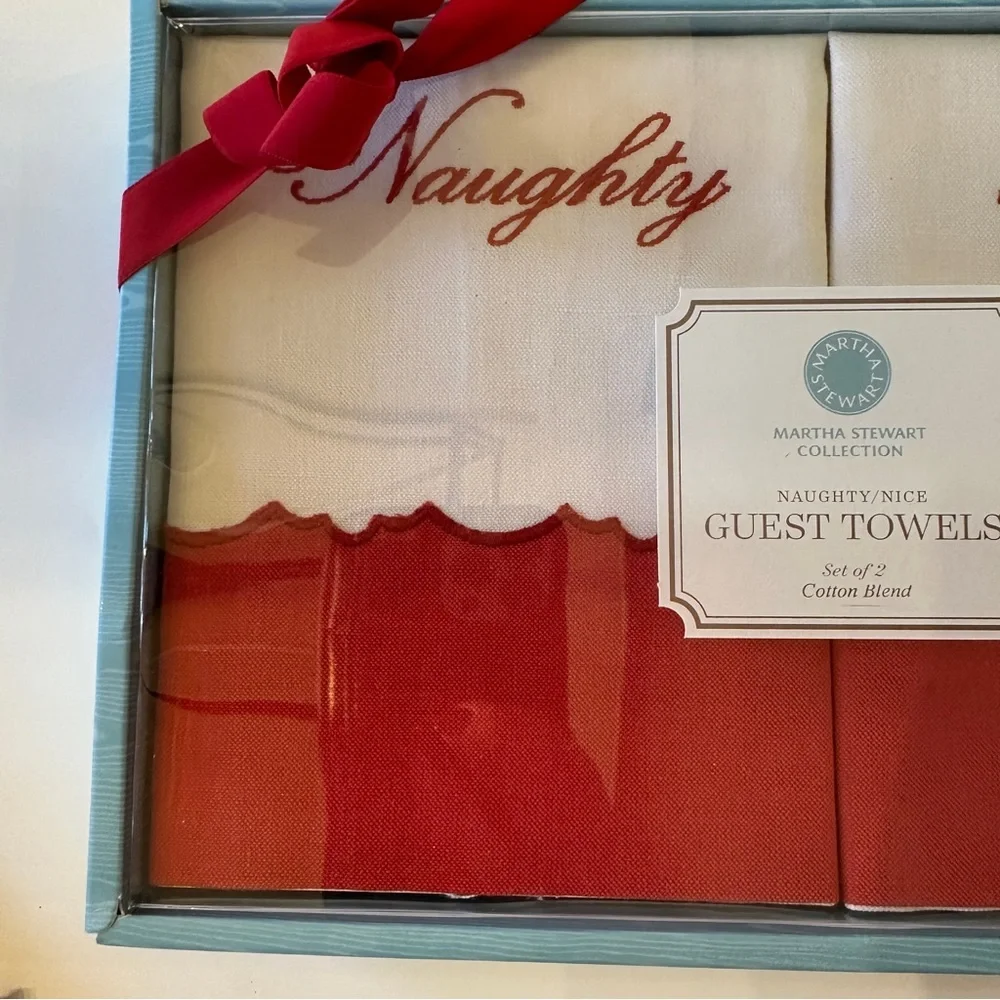 Martha Stewart Holiday Christmas Red and White Guest Towels